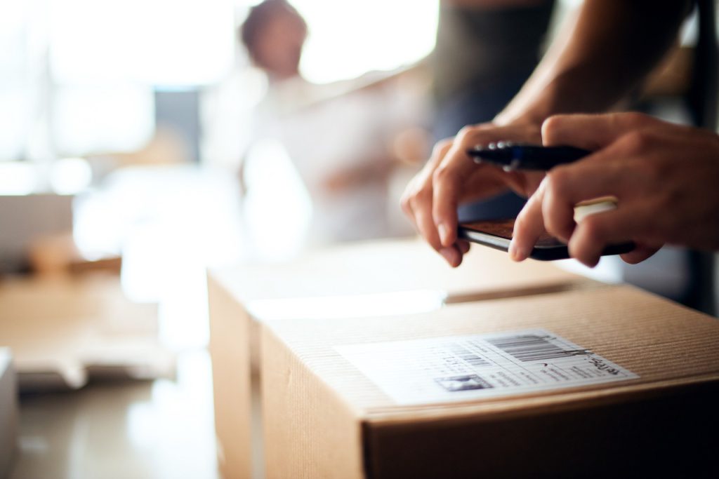 Logistica e IVA: attiva l’opzione per il versamento da parte del committente