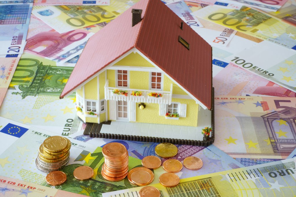 Locazioni brevi: dal 2026 la soglia scende a due “appartamenti”